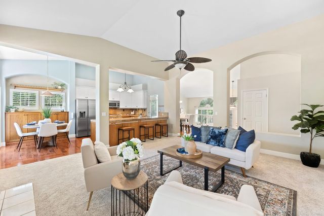 100 Hensey Ct, Folsom, CA 95630