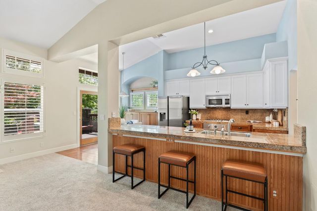 100 Hensey Ct, Folsom, CA 95630