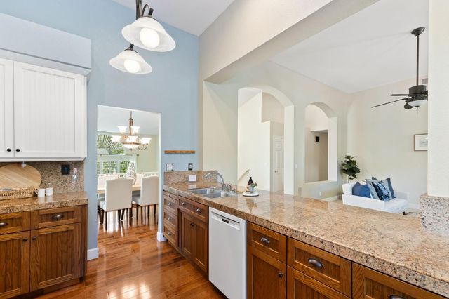 100 Hensey Ct, Folsom, CA 95630