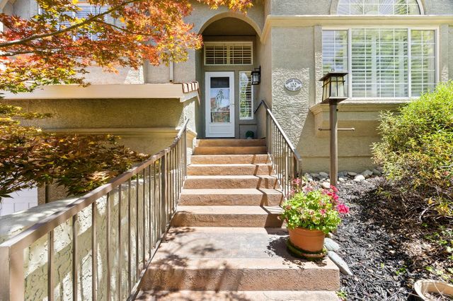 100 Hensey Ct, Folsom, CA 95630