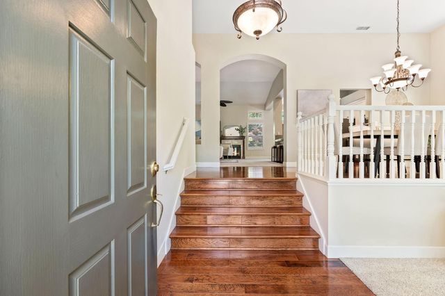 100 Hensey Ct, Folsom, CA 95630