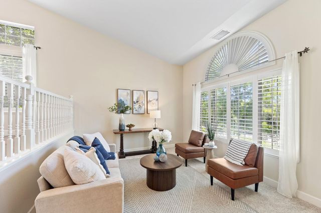 100 Hensey Ct, Folsom, CA 95630