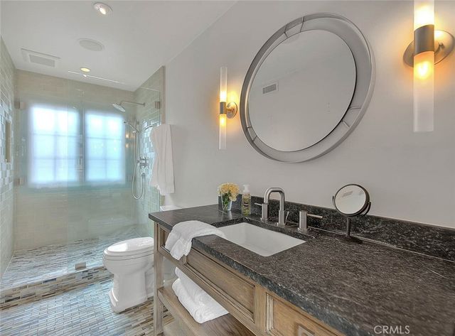 5590 E The Toledo, Long Beach, CA 90803