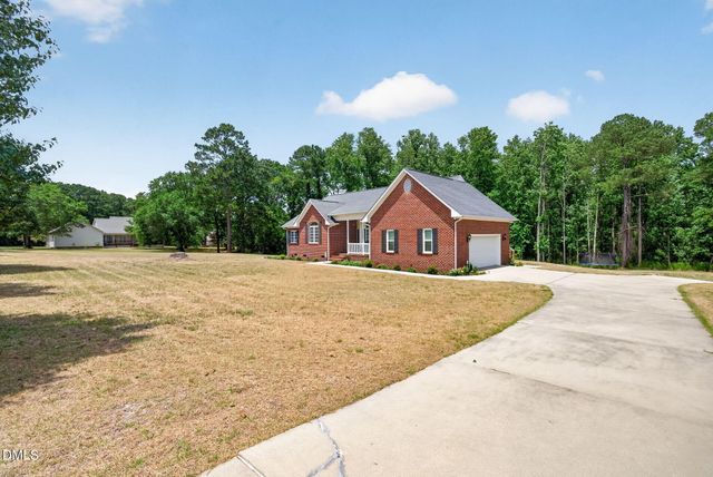 9245 Chickapee Drive, Linden, NC 28356