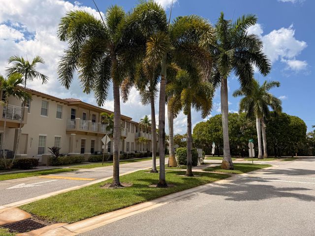 2512 NW 4th Street, Boynton Beach, FL 33426