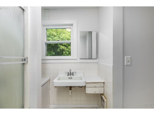 215 S 8TH St, St Helens, OR 97051