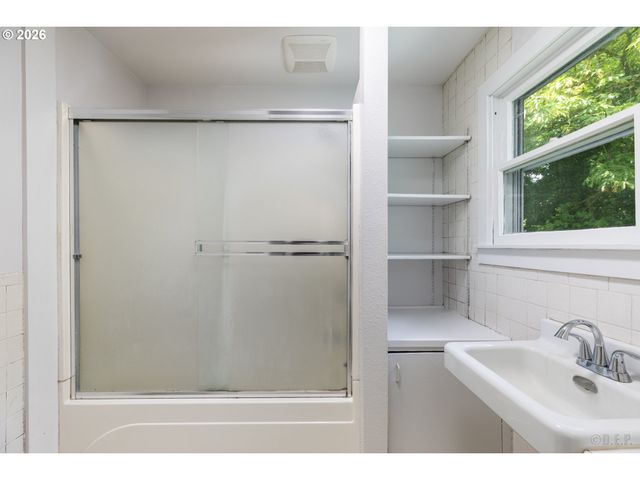 215 S 8TH St, St Helens, OR 97051