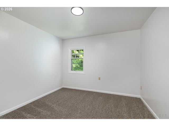 215 S 8TH St, St Helens, OR 97051
