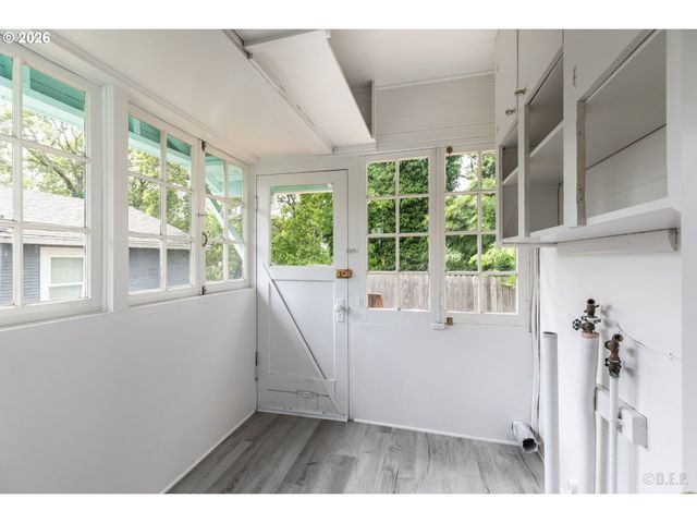 215 S 8TH St, St Helens, OR 97051