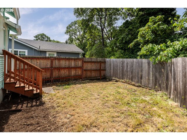 215 S 8TH St, St Helens, OR 97051