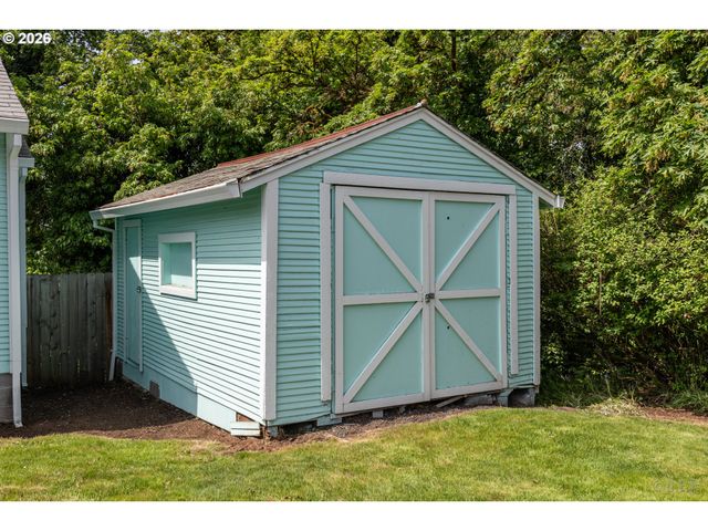 215 S 8TH St, St Helens, OR 97051