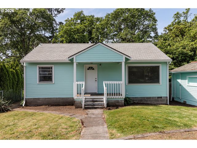 215 S 8TH St, St Helens, OR 97051