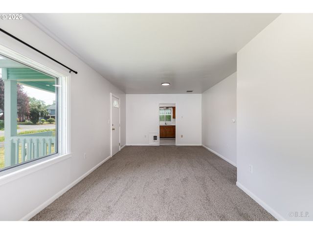 215 S 8TH St, St Helens, OR 97051