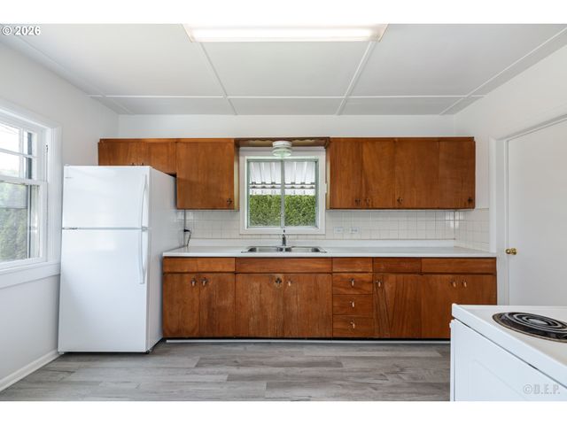 215 S 8TH St, St Helens, OR 97051