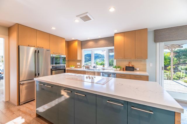 4 Galway Ln, San Rafael, CA 94903