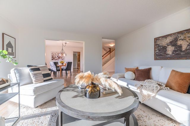 4 Galway Ln, San Rafael, CA 94903