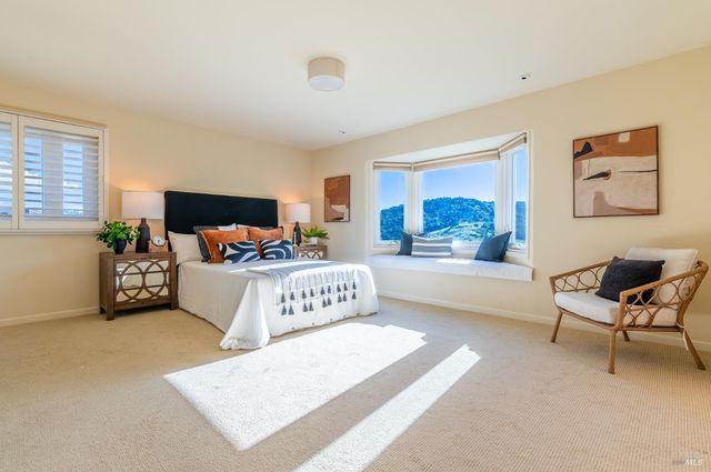 4 Galway Ln, San Rafael, CA 94903