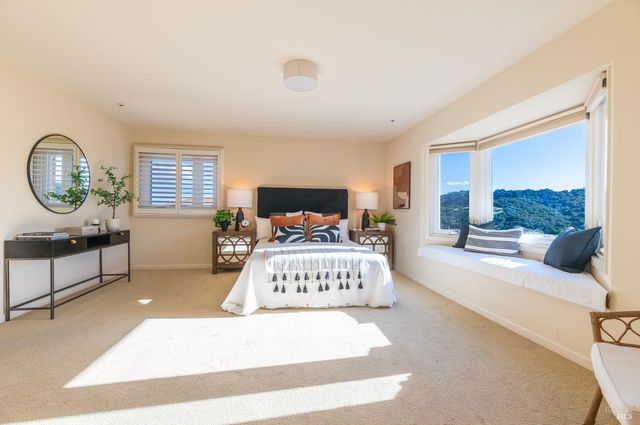 4 Galway Ln, San Rafael, CA 94903