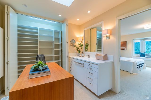 4 Galway Ln, San Rafael, CA 94903