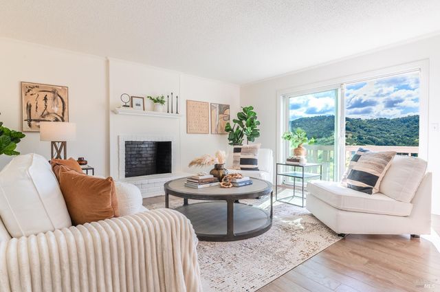 4 Galway Ln, San Rafael, CA 94903