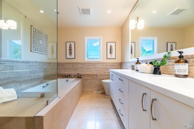 4 Galway Ln, San Rafael, CA 94903