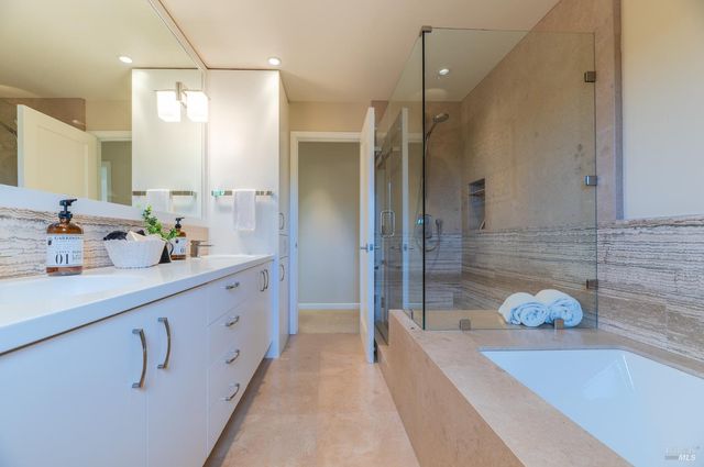 4 Galway Ln, San Rafael, CA 94903