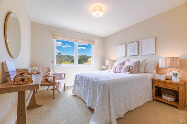 4 Galway Ln, San Rafael, CA 94903