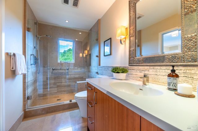 4 Galway Ln, San Rafael, CA 94903