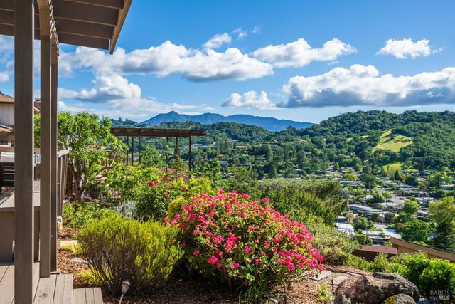 4 Galway Ln, San Rafael, CA 94903