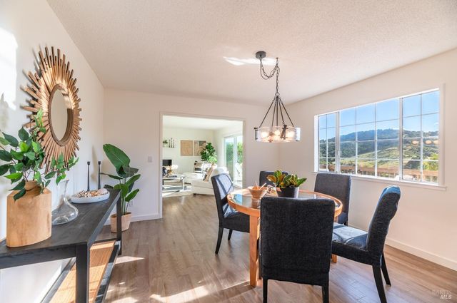 4 Galway Ln, San Rafael, CA 94903