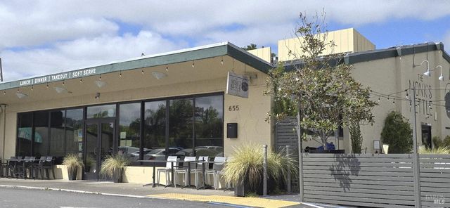 4 Galway Ln, San Rafael, CA 94903