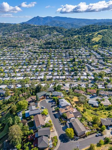 4 Galway Ln, San Rafael, CA 94903