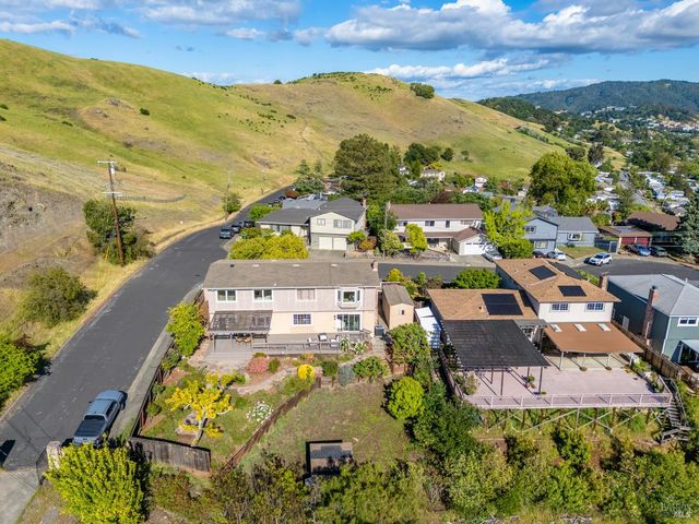 4 Galway Ln, San Rafael, CA 94903