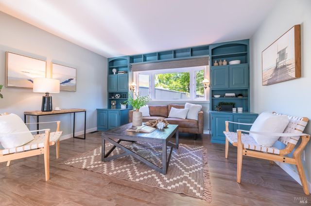 4 Galway Ln, San Rafael, CA 94903