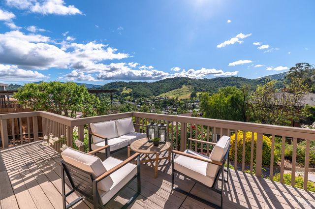 4 Galway Ln, San Rafael, CA 94903