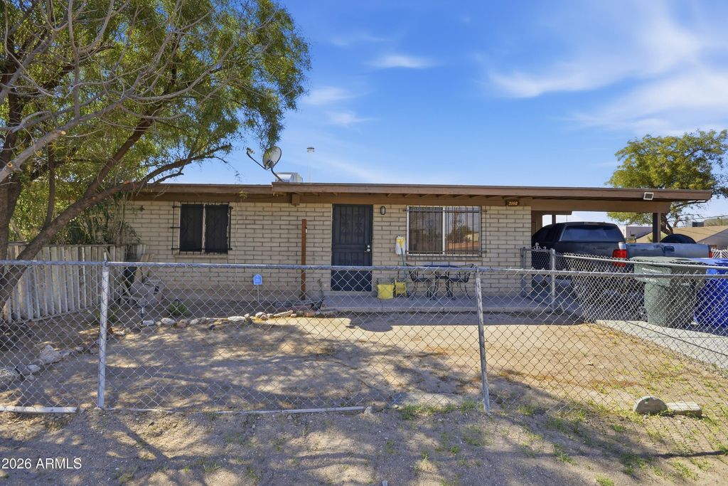Image 1 of property listing at 3102 S SUNSET VILLA Avenue, Tucson, AZ 85713