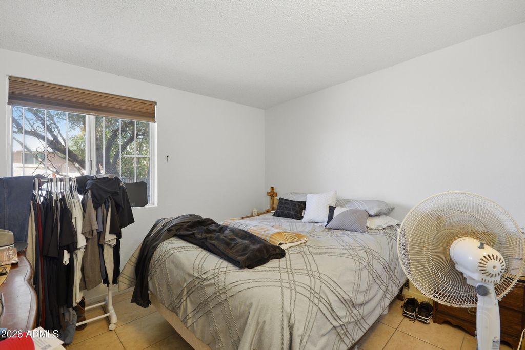 Image 10 of property listing at 3102 S SUNSET VILLA Avenue, Tucson, AZ 85713