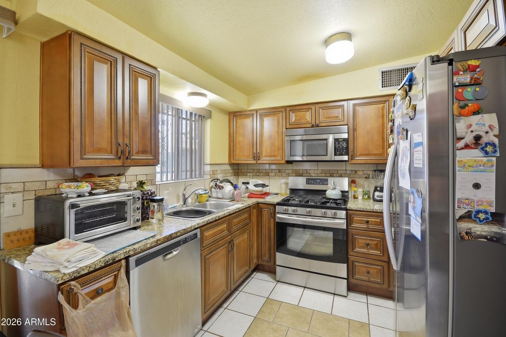 Image 6 of property listing at 3102 S SUNSET VILLA Avenue, Tucson, AZ 85713