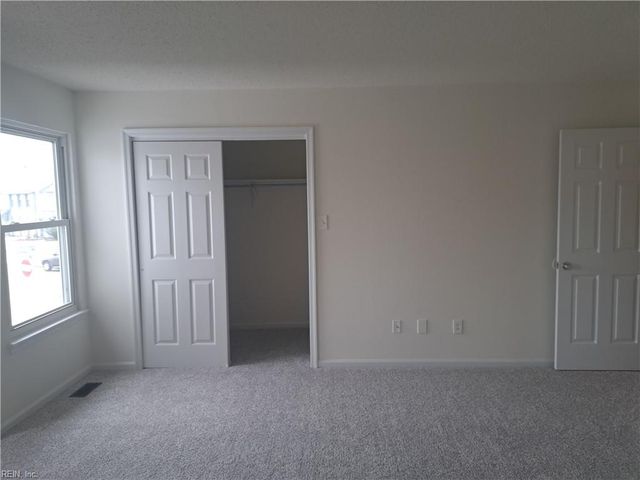 1623 Slidell LN, Virginia Beach, VA 23454