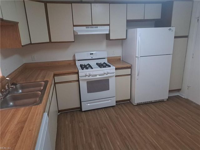 1623 Slidell LN, Virginia Beach, VA 23454