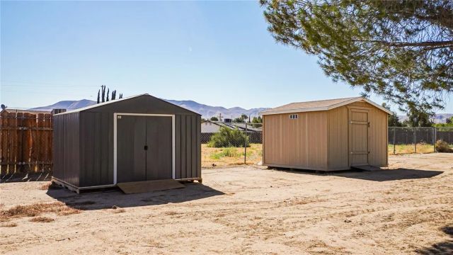 8205 Peach, Hesperia, CA 92345