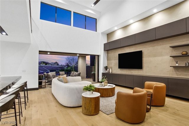 16 Canyon Shores Place, Henderson, NV 89011