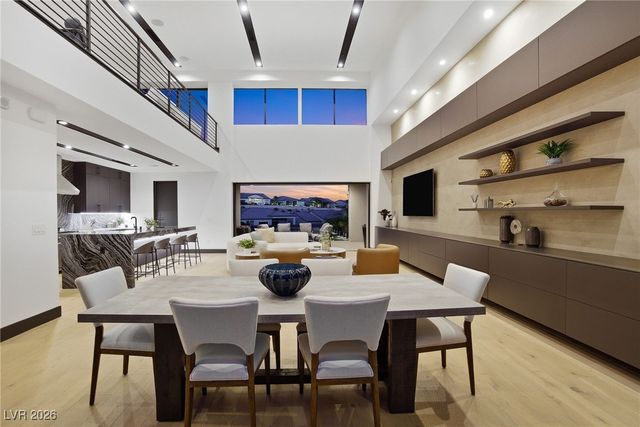 16 Canyon Shores Place, Henderson, NV 89011