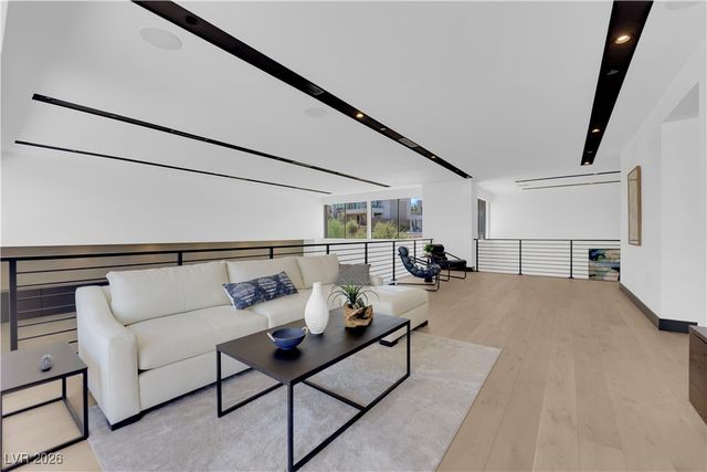 16 Canyon Shores Place, Henderson, NV 89011