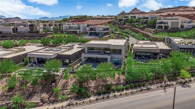 16 Canyon Shores Place, Henderson, NV 89011