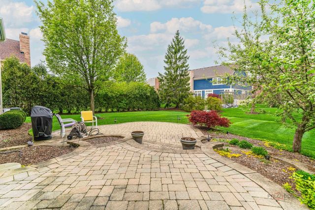 258 Colonial Drive, Vernon Hills, IL 60061