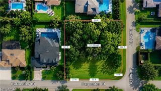 527 Carpenter CT, Naples, FL 34110