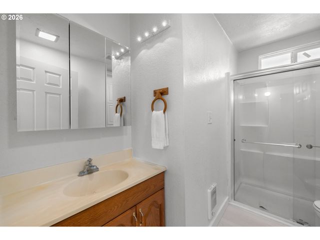 4925 Se 133RD Ave, Portland, OR 97236