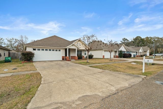 8 S Village Ln., Petal, MS 39465