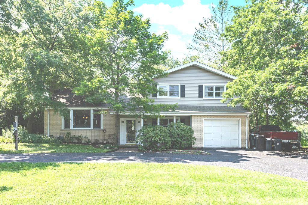 2291 Shannondale Drive, Libertyville, IL 60048
